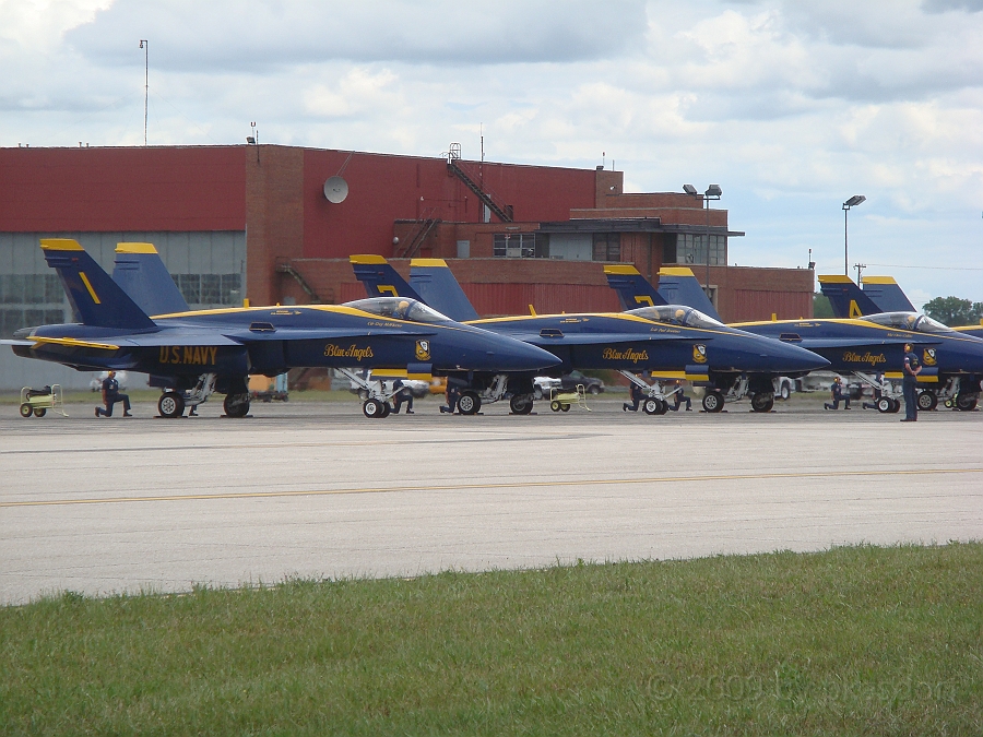 Willow Run Airshow [2009 July 18] 100.JPG - Scenes from the Thunder Over Michigan Air Show at Willow Run Airport